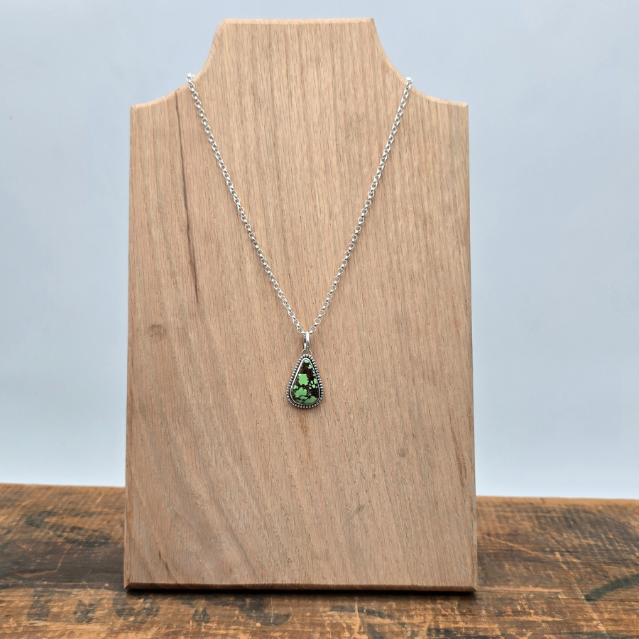 Hubei Teardrop Necklace