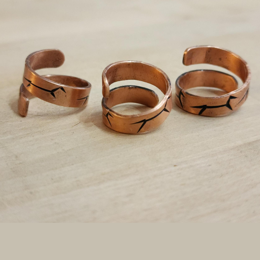 Broken Horse Twist Ring | Copper