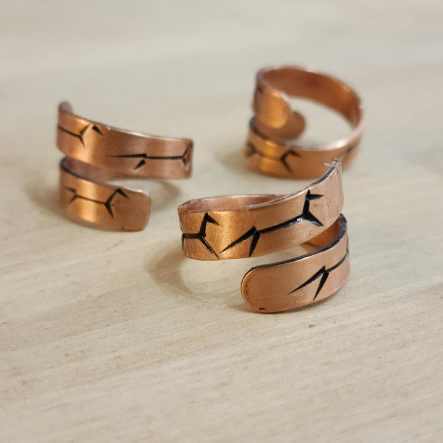 Broken Horse Twist Ring | Copper