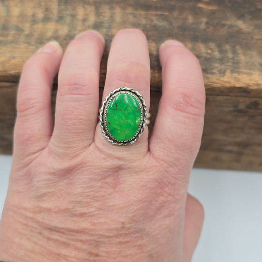 Oval Manhattan Green Ring