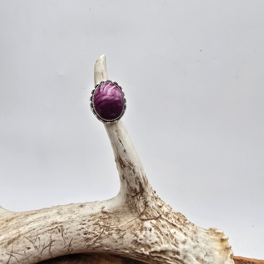 Purple Spiny Oyster Oval Ring