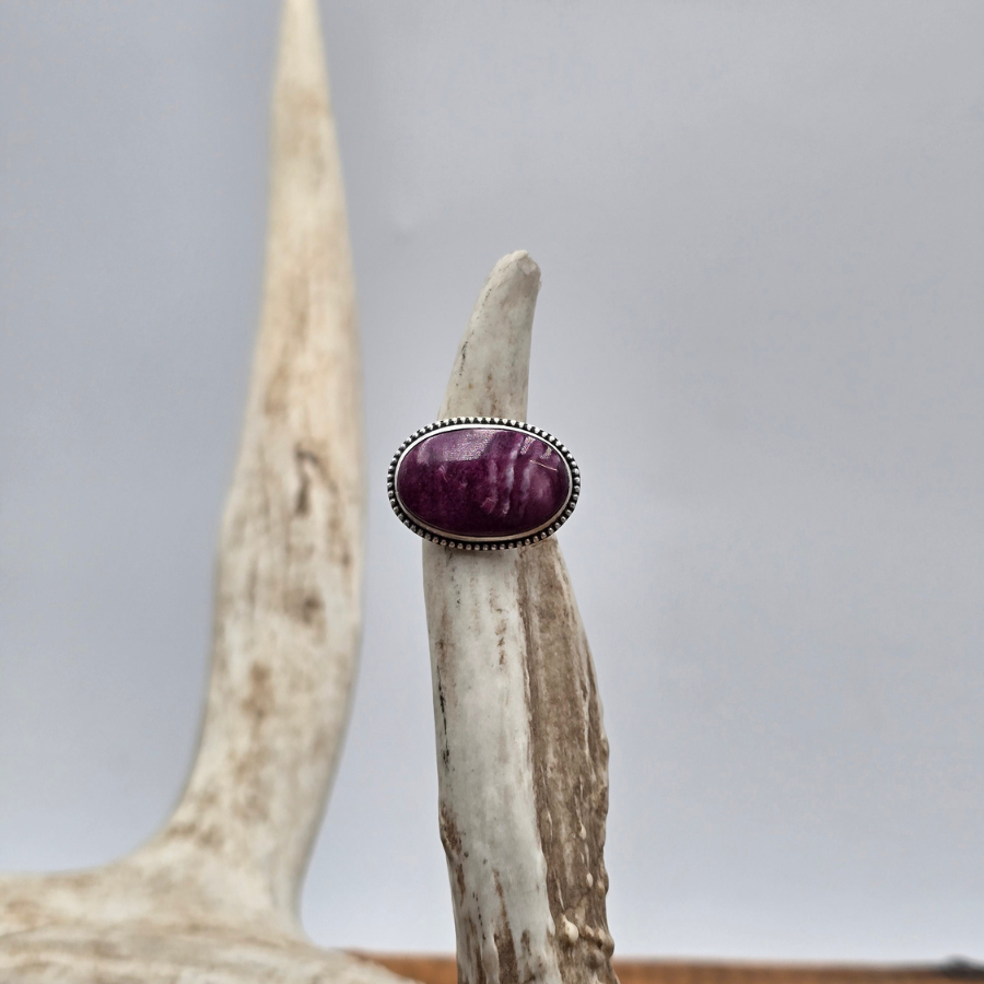 Purple Spiny Oyster Oval Ring