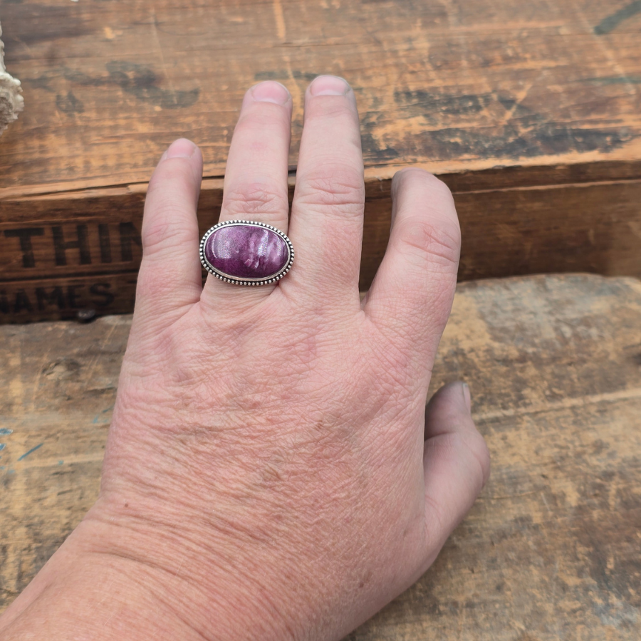 Purple Spiny Oyster Oval Ring