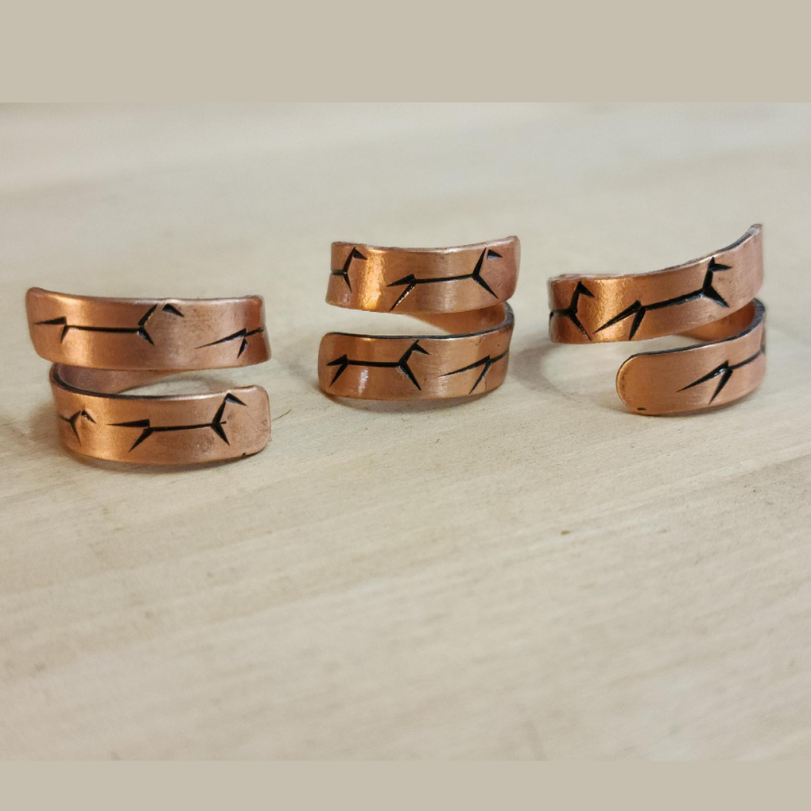 Broken Horse Twist Ring | Copper